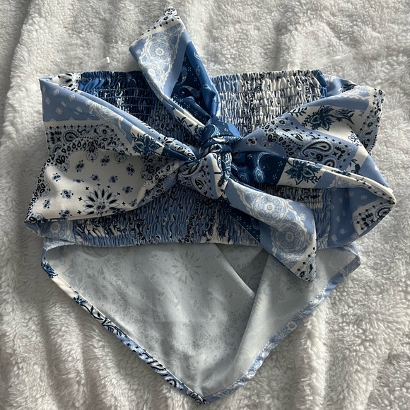 Altar’d State - patterned Bando top - ties in the back - hardly worn - XS - Picture 2 of 2